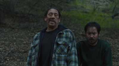 - Dead weight.
(Eddie laughing) - Wolf Mountain