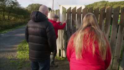 'Dean and Tracy found them - Britain's Tiger Kings - On the Trail with Ross Kemp