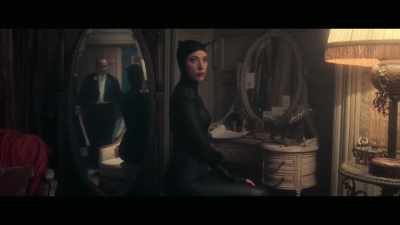 Dear artist, allow me
to introduce myself: - Irma Vep