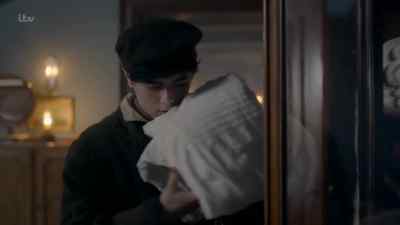 Dear Lord M, it's time for
you to return to the Palace. - Victoria