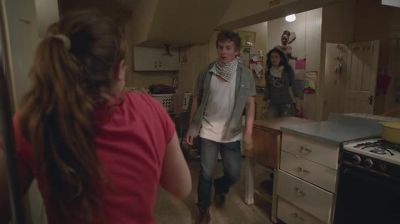 - Debbie? What's going on?
- Are you okay? - Shameless