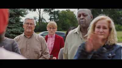 - DEBBIE: Yes!
-(CROWD APPLAUDING) - Slice