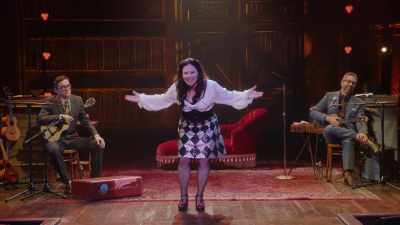 Deci, cui îi pasă, nu? - Alex Borstein: Corsets & Clown Suits