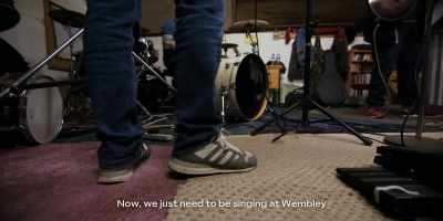 DECLAN SWANS
[singing] Crumbling down - Welcome to Wrexham