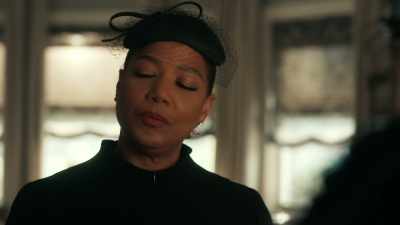 - Dee, whatever you thought you saw...
- I also saw that storage unit. - The Equalizer