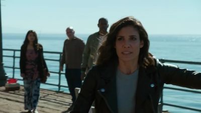 Deeks, I got this.
Go, go, go. - NCIS: Los Angeles