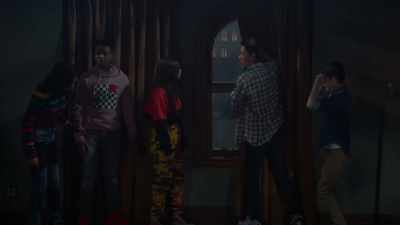 (deep growling) - Raven's Home