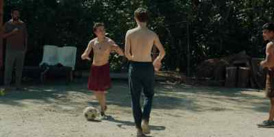- Defend.
- Okay. Okay. - The Mosquito Coast