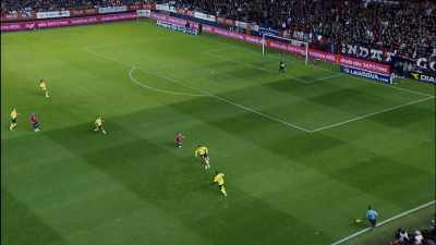 Defenders have to control the ball,
dribble and make the right pass. - Take the Ball, Pass the Ball