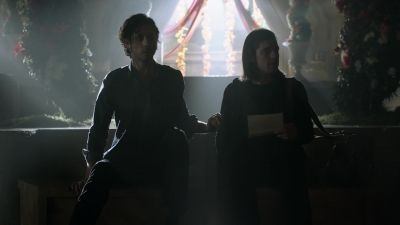 - Déjà vu.
- Peaches and... - The Magicians