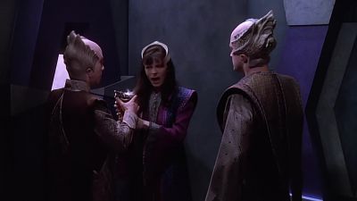 Delenn! What are you doing? - Babylon 5