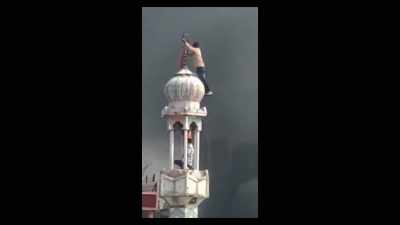 Delhi has become a war zone. - All That Breathes