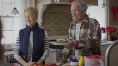 - Delicious.
- Here you go, Paul. - A Royal Christmas Engagement