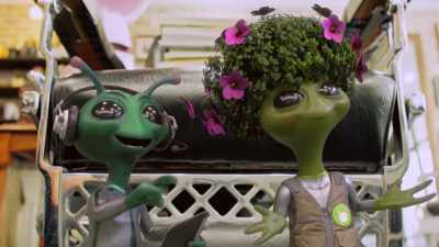 [delighted babbling] - Alien TV