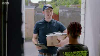 Delivery for Mrs Tucker. That's me. - The Tuckers