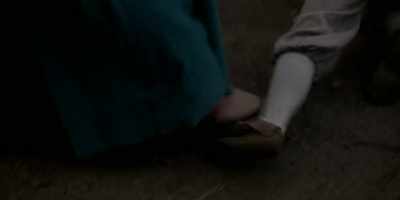 DELPHINE: [gasps]
Oh, my. Here. - Barkskins