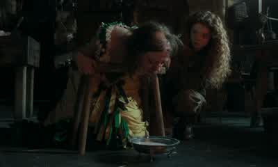 Den passer! - The Ugly Stepsister
