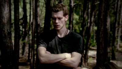 Derek, come feed
your girlfriend. - The Vampire Diaries