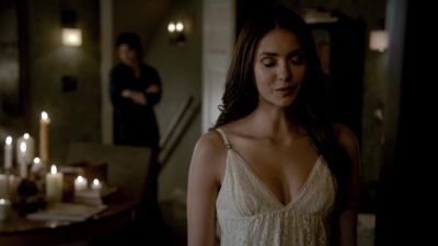Derek, come feed
your girlfriend. - The Vampire Diaries