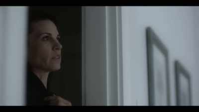 [Derek]
Okay, hold him down. - Travelers
