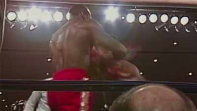 - [Des] And nobody has
hurt Mike Tyson before, - Bruno v Tyson