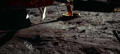 Descent engine did not leave
a crater of any size, - Apollo 11