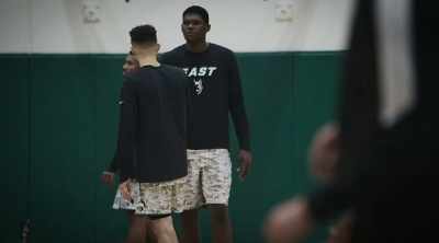 Deshaun is very passionate,
he's a competitor. Fierce. - Last Chance U: Basketball