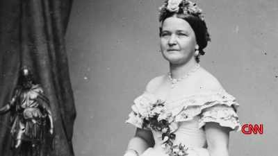 >> DESPITE ALL THE ACCUSATIONS,
MARY IS DETERMINED TO MAINTAIN - Lincoln: Divided We Stand