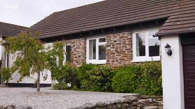Despite concerns about
second home ownership, - Greatest Escapes to the Country