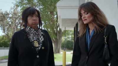 - Detective graham,
how was she killed? - Tall, Dark and Dangerous