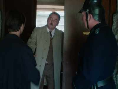Detective Superintendent Donath.
We can't get on without you. - Fabian: Going to the Dogs
