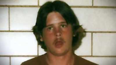 Detectives take a look 
at Crimmins' file, - New York Homicide