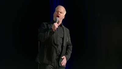 Deus pode estar lá em cima a pensar: - Jim Gaffigan: Dark Pale