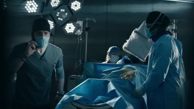 Devon, it's me.
I need your help. - The Resident