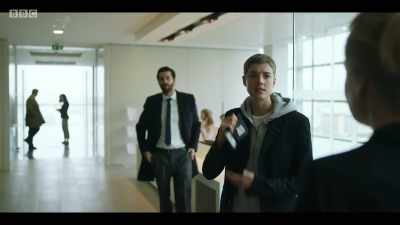 DI Renko. DCI Hicks. And you are? - Hard Sun