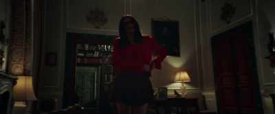 Diana, you're gorgeous,
strong, independent. - Dark Glasses