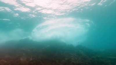 - Dico di restare qui dentro.
- Stai scherzando? - Deep Rising