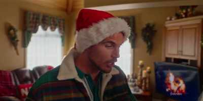 Did Ali send cookies?
She sent cookies? What are you doing? - EXmas