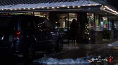 Did she also tell you how days
before the wedding - Reunited at Christmas
