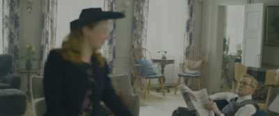 Did you bring a warm cardigan?
- Yes, my suitcase is stuffed. - Into the Darkness