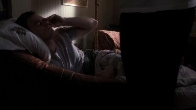 - Did she call?
- No. - Six Feet Under