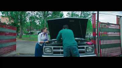 -Did you call the mechanic?
-Too expensive. - Souvenir