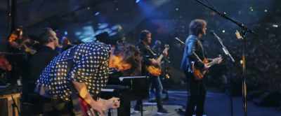 ♪ Did you catch his face? ♪ - Jeff Lynne's ELO: Wembley or Bust