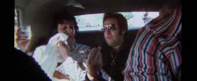 - Did this come off or what?
- I took it off. - Elvis on Tour