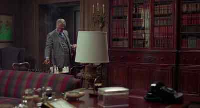 - Did he have anything to say to you?
- He said to get in the elevator. - The Thomas Crown Affair