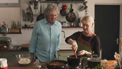 - Did it? Good.
- Yeah. Smells-smells spicy - James May: Oh Cook!