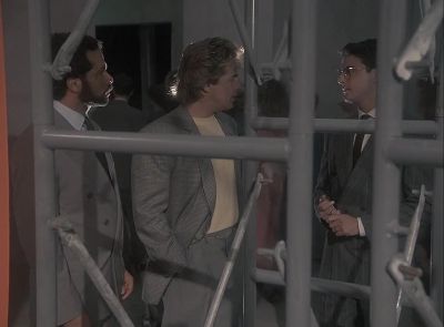 Did you know that he was
gonna pull the plug?
He didn't say a word. - Miami Vice