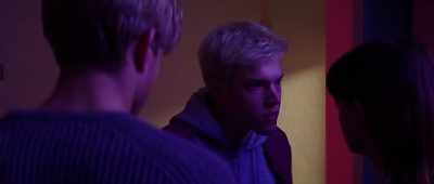 - Did you know Naomi before you came here?
- Why all these questions? - Play or Die