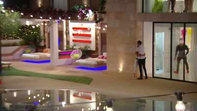 ‐Did it look nice?
‐Yeah. So cute. - Love Island