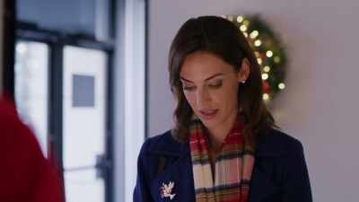 - Did they notice you were in heels?
- Yeah, it didn't matter. - I'm Glad It's Christmas